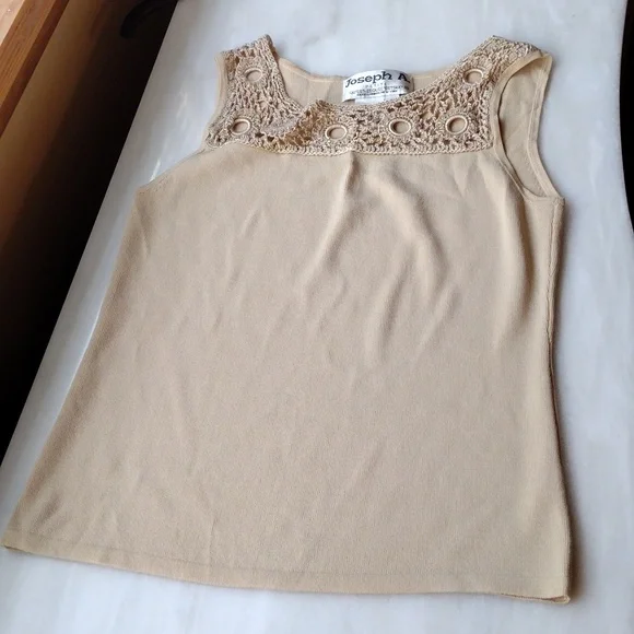 Two Knitted Shells - Picture 4 of 6